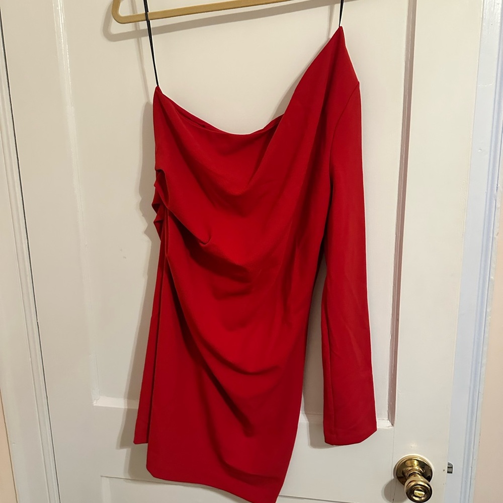 H&M red one shoulder dress size large, never worn
